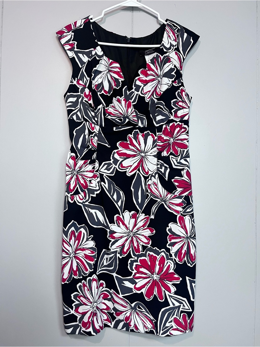 Jessica Size 6 Black Floral Sheath Dress – Red & White Floral Print